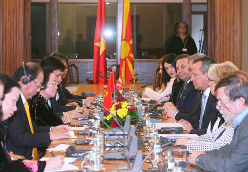 ຮອງປະທານປະເທດຫງວຽນທິຢວານພົບປະກັບປະທານສະພາແຫ່ງຊາດແລະນາຍົກລັດຖະມົນຕີMacedonia